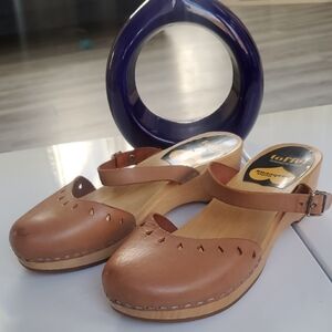 SWEDISH HASBEENS Leather Clog Sandals with Slingback Buckle (sz 6)